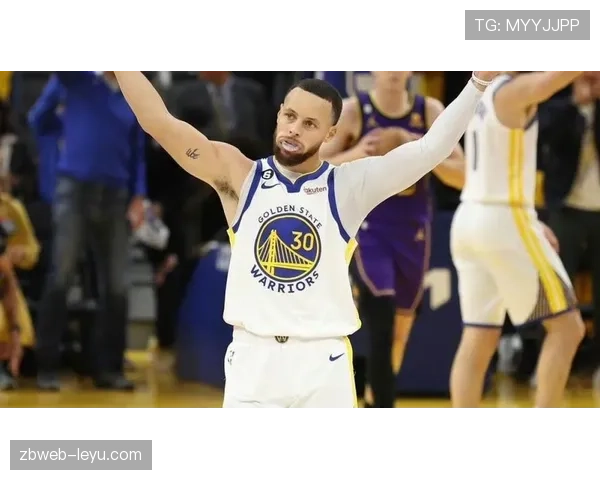 库里全明星赛上演精彩表演引全场欢呼