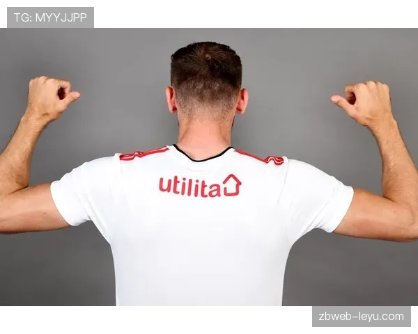 桑德兰身穿经典条纹球衣迎战新赛季