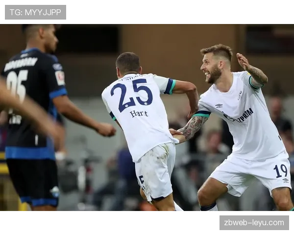 沙尔克新赛季表现稳健，重返顶级联赛势头强劲