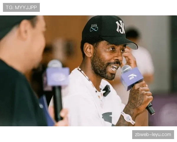 凯里·欧文这身街拍，突然觉得他把打球当副业了